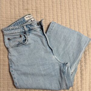 Abercrombie Curve Love 90’s Relaxed Jean High Rise